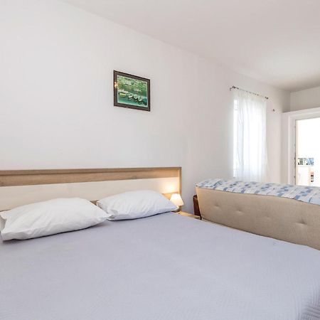 Gorgeous Apartment In Mandre With Kitchen Eksteriør billede