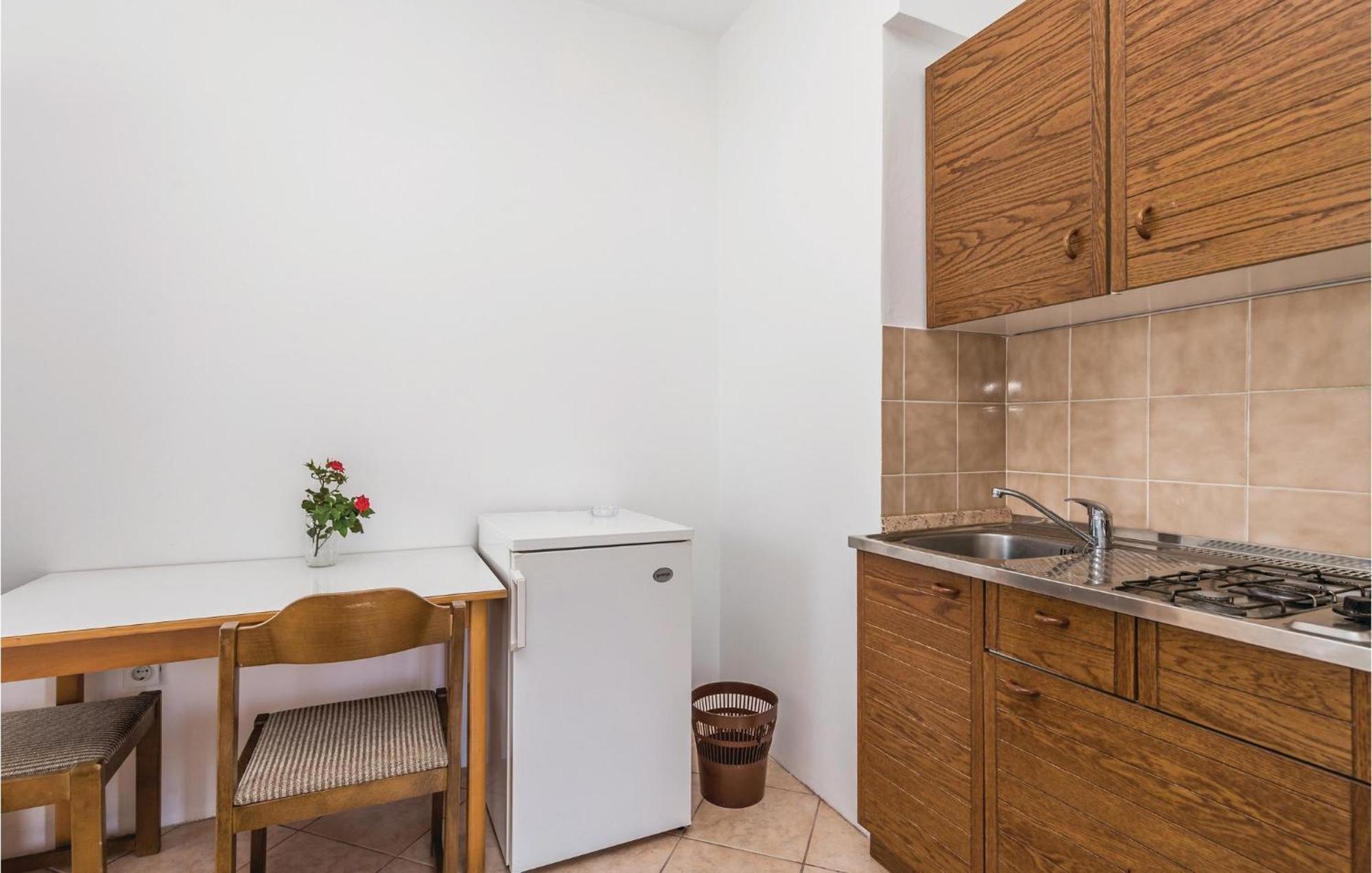 Gorgeous Apartment In Mandre With Kitchen Eksteriør billede